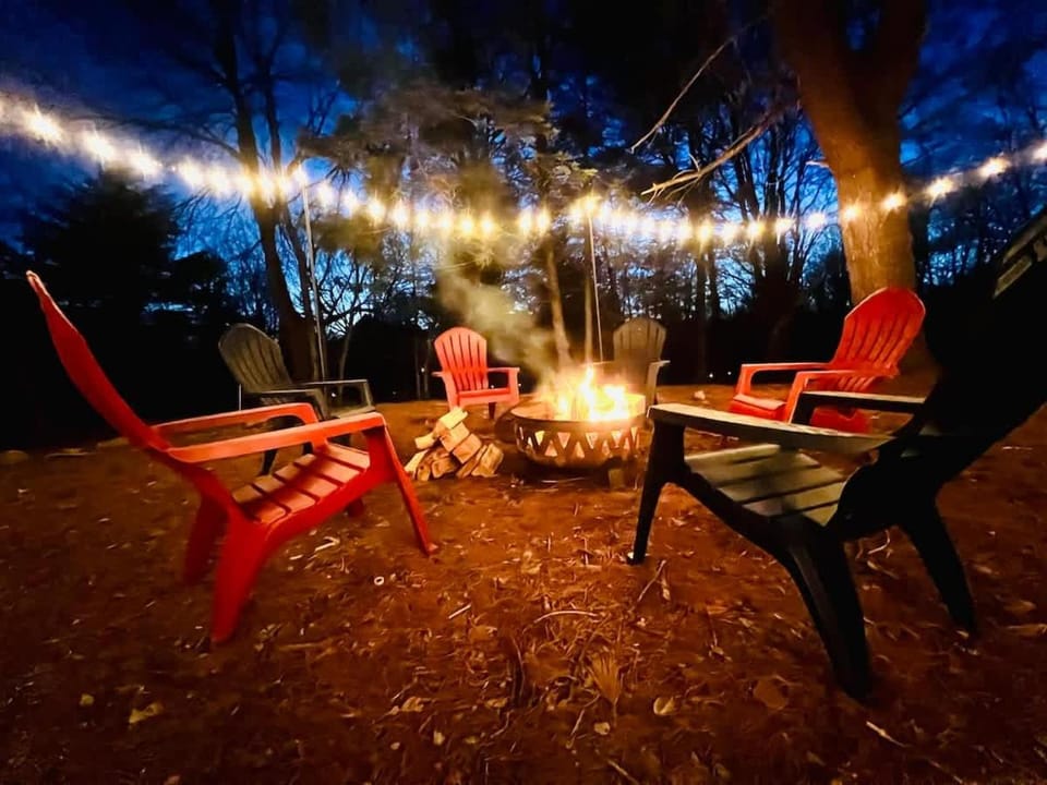 Gloria's Hot Tub Game Room Fire Pit House in Tunkhannock Township