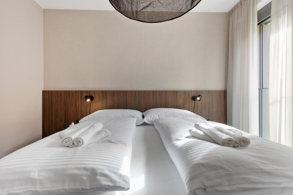 Bed, Photo of the whole room, Bedroom, towels