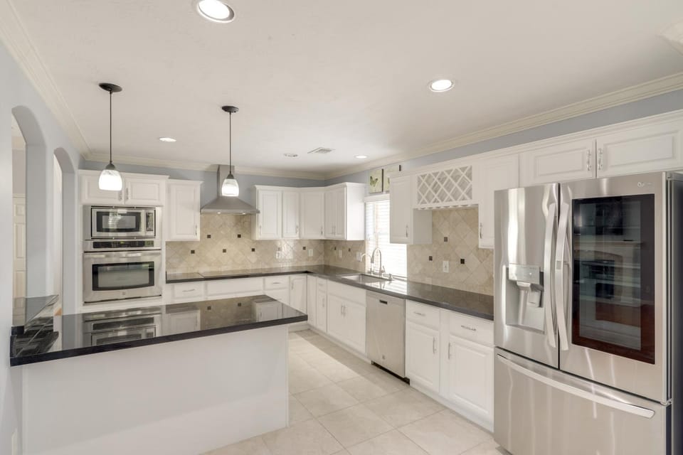 Dogs Welcome, Fenced Yard: Richmond Retreat! House in Houston