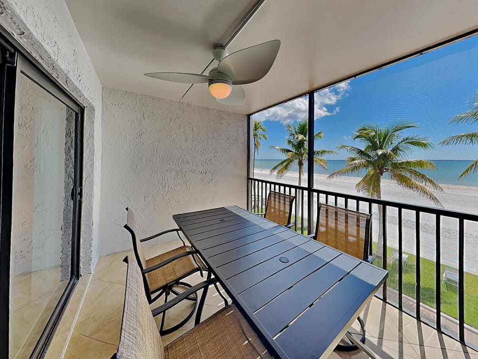 Balcony/Terrace, Seating area, Beach, Sea view