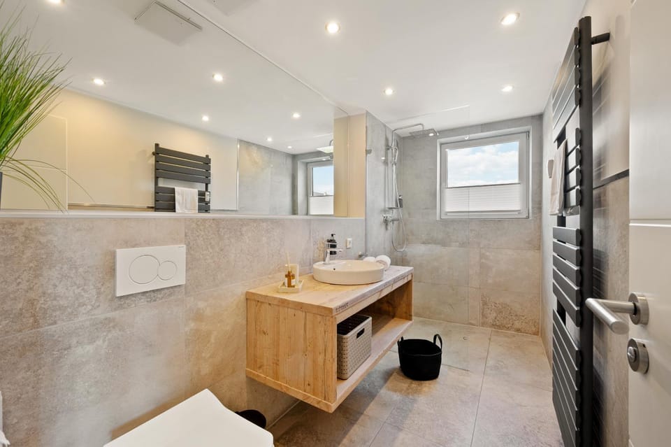 Shower, Bathroom, View (from property/room), View (from property/room)