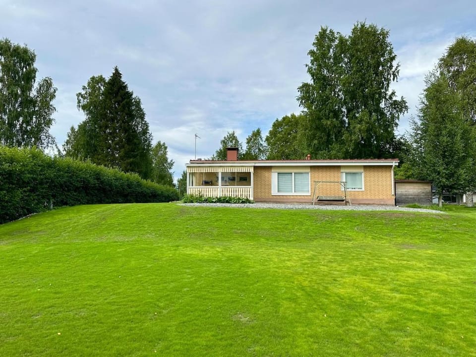 Riverside Villa Tuomaa - Ask for 7-seater SUV rental Villa in Rovaniemi