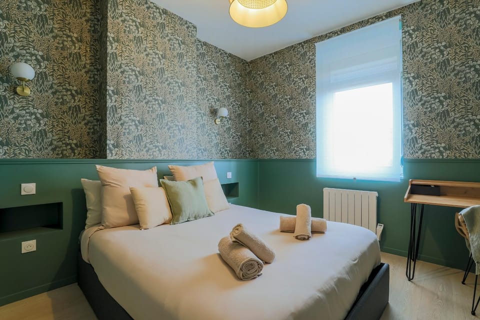 Bed, Photo of the whole room, Bedroom