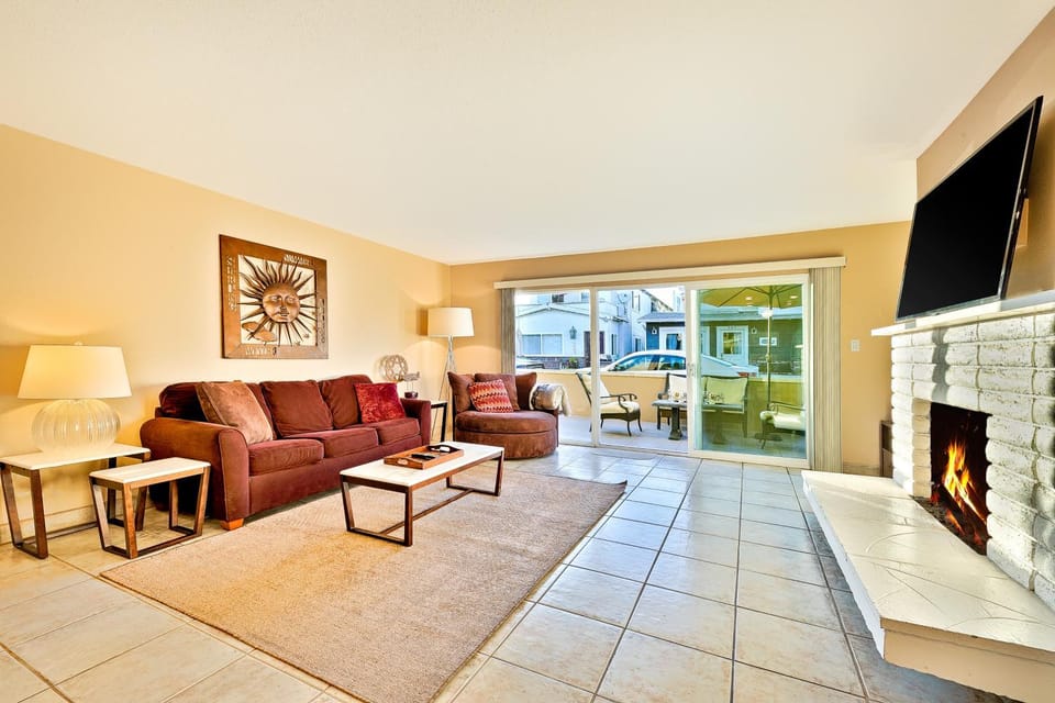 Newport Beach Simplicity Apartment in Balboa Peninsula