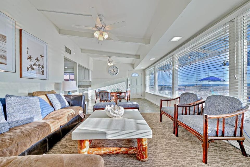 Seascape I House in Balboa Peninsula