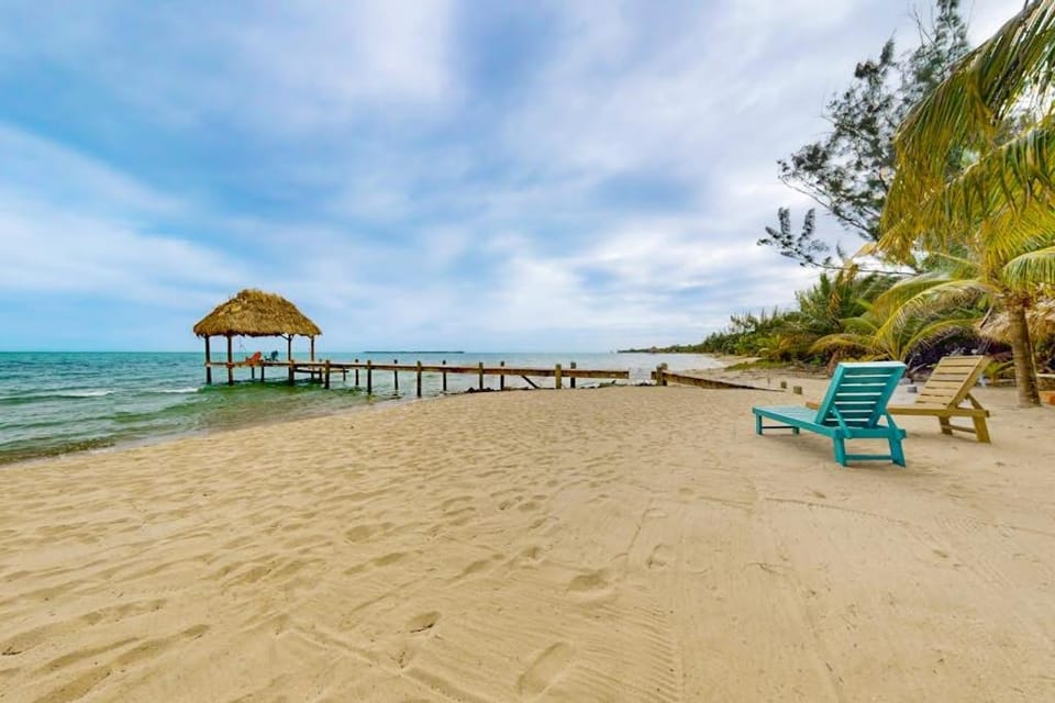 Ara Macao Beach House at Ocean’s Edge -Gold Standard Certified Apartment in Stann Creek District