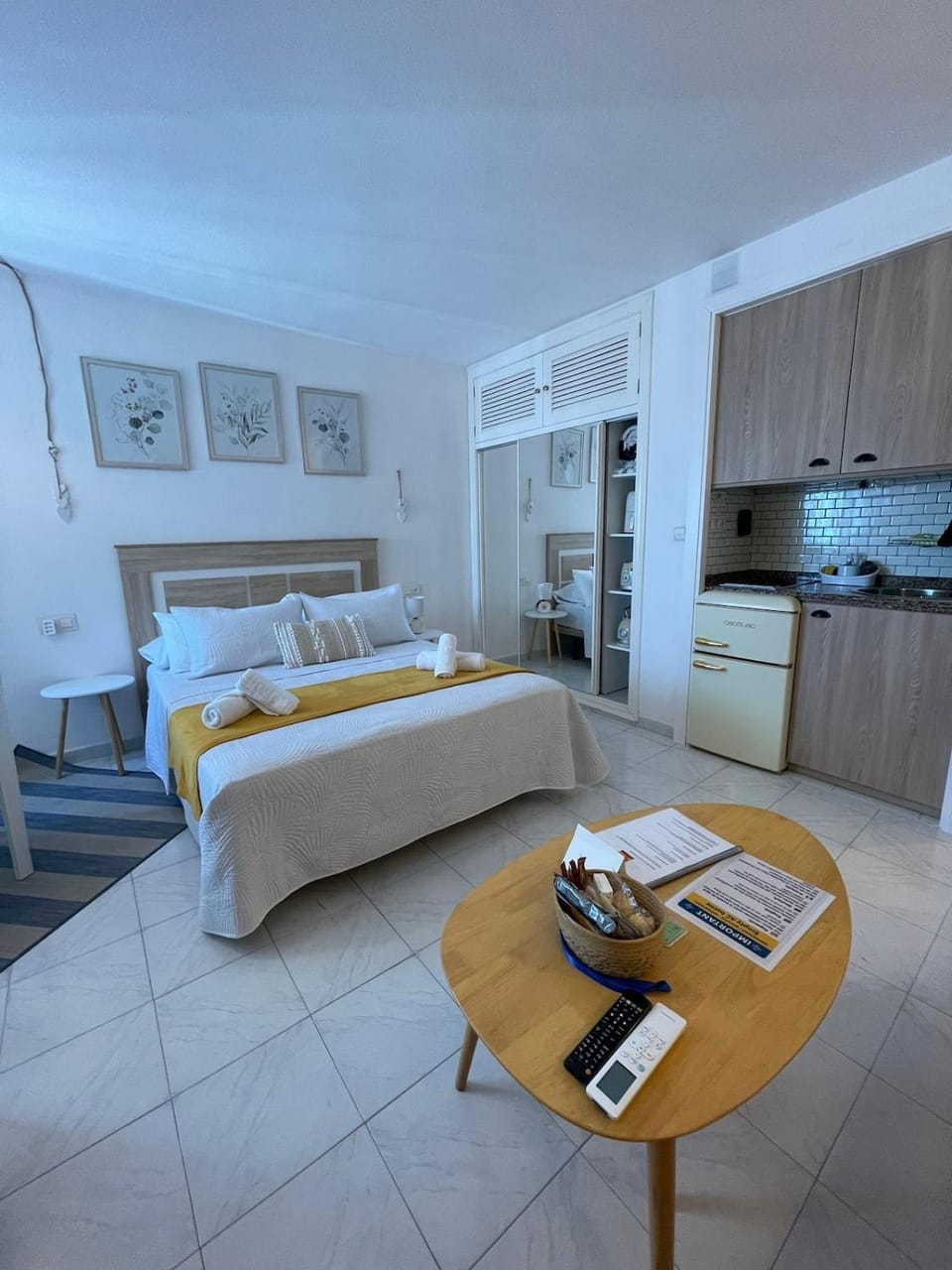 Photo of the whole room