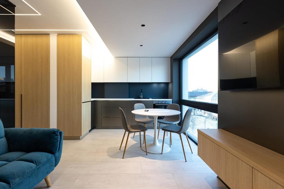 Alecsandri Central Stay Apartments - Near Old Town - Private Parking Apartment in Craiova