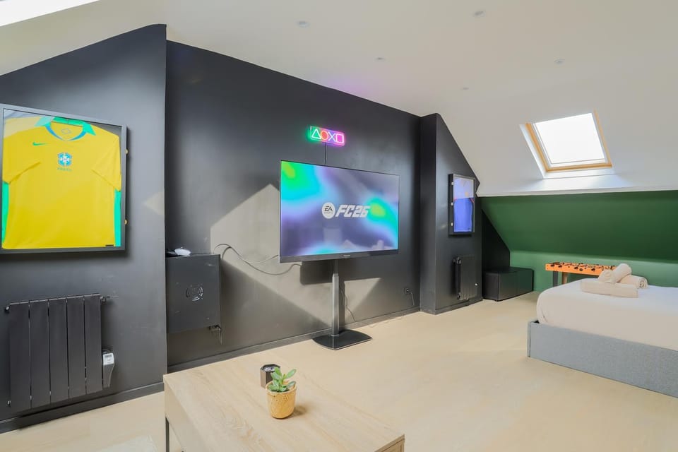 TV and multimedia, Photo of the whole room, Bedroom