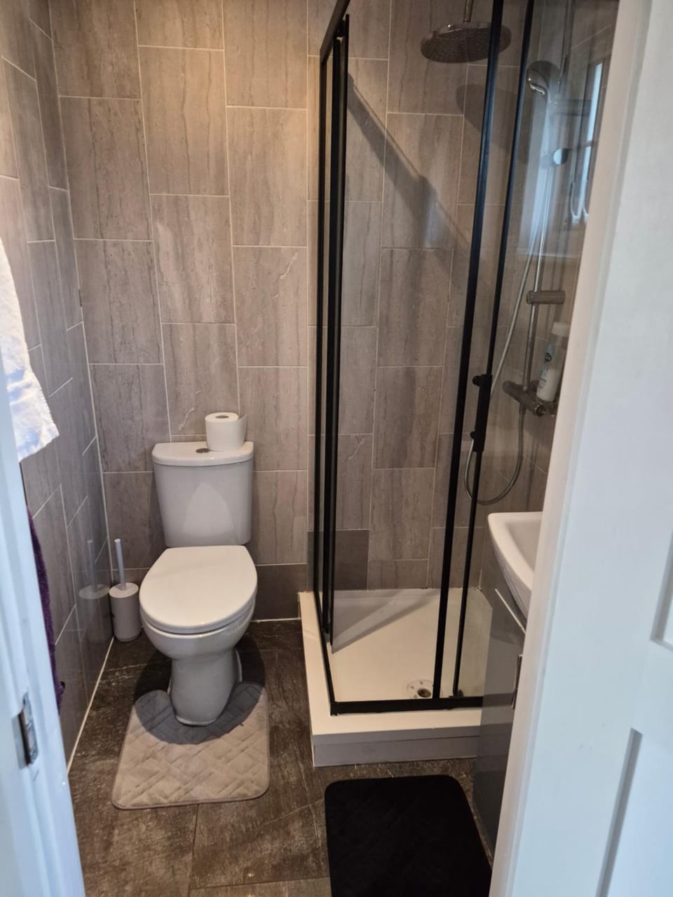 Shower, Toilet