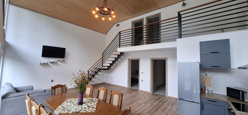 TV and multimedia, Living room, Seating area, Dining area