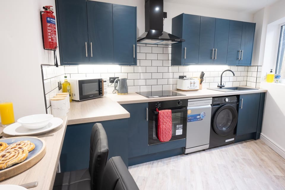 Coffee/tea facilities, Kitchen or kitchenette, dishwasher, oven, toaster, washing machine, dryer
