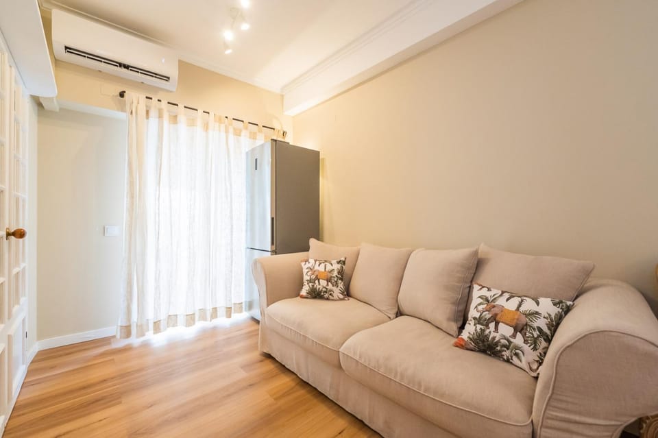 Lovely Estoril Corner near Beach, Casino & train Apartment in Estoril