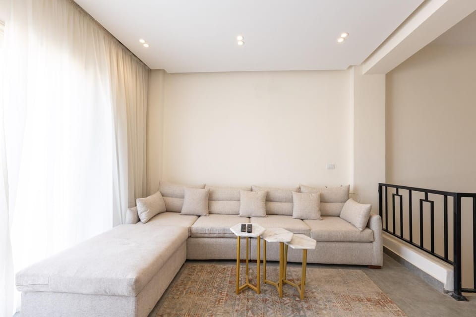 Bed, Living room, Photo of the whole room, Seating area, Bedroom