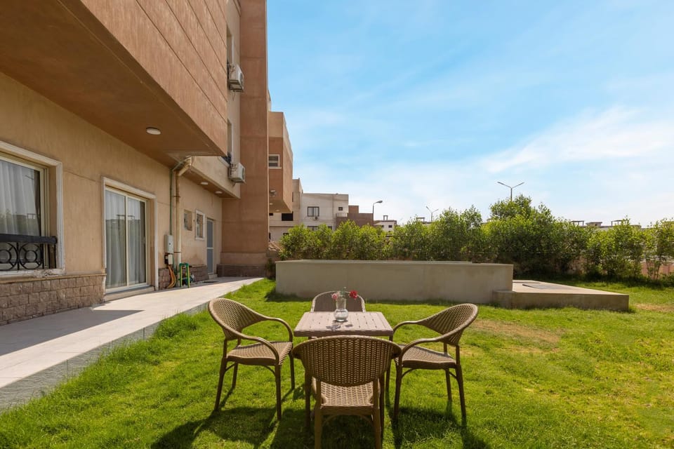 Property building, Patio, Spring, Day, Garden, Living room, Seating area, Dining area, Garden view