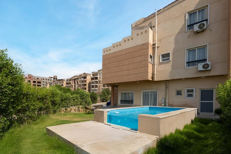 Property building, Day, Pool view, Swimming pool