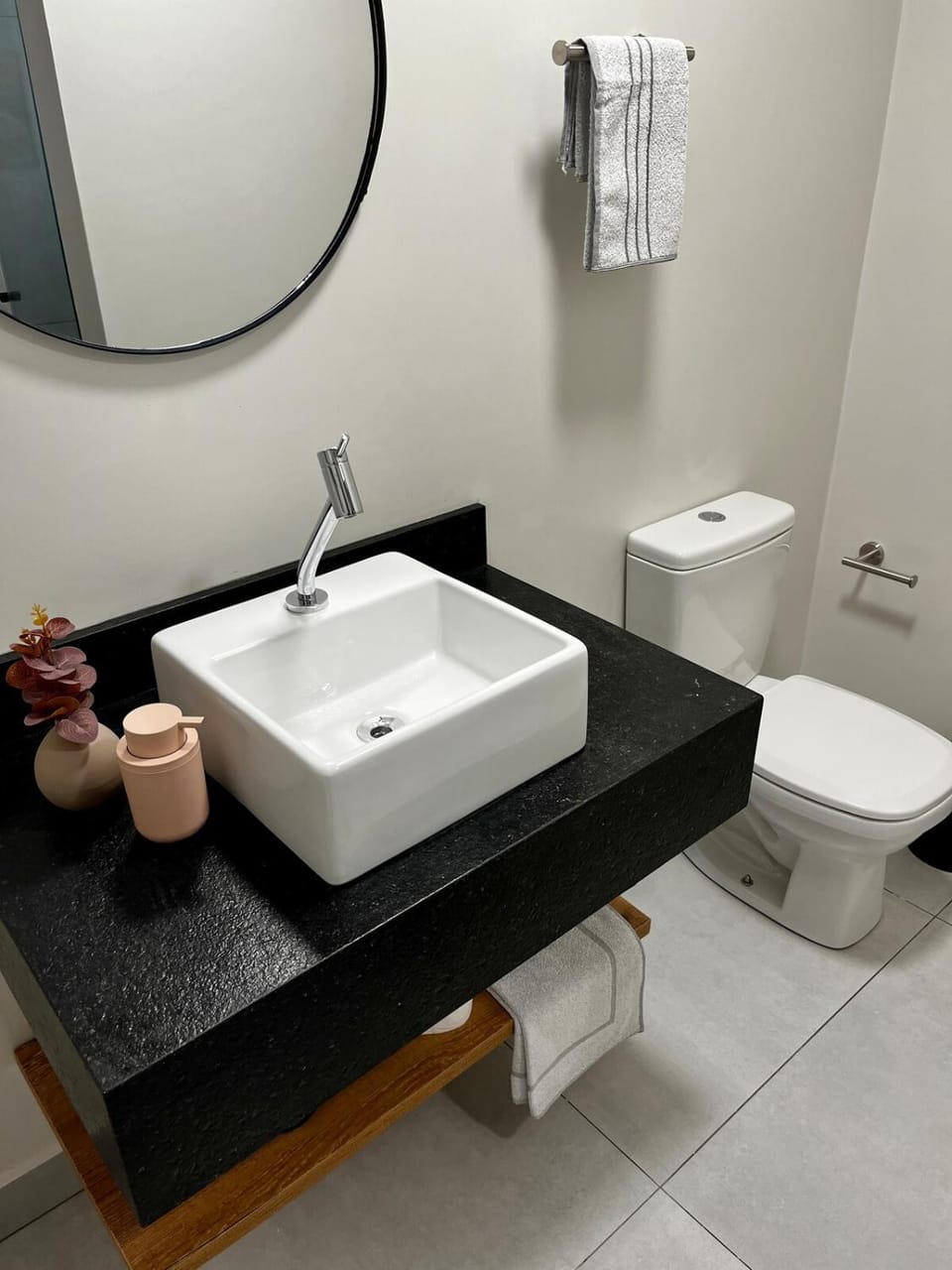 Toilet, Bathroom, towels