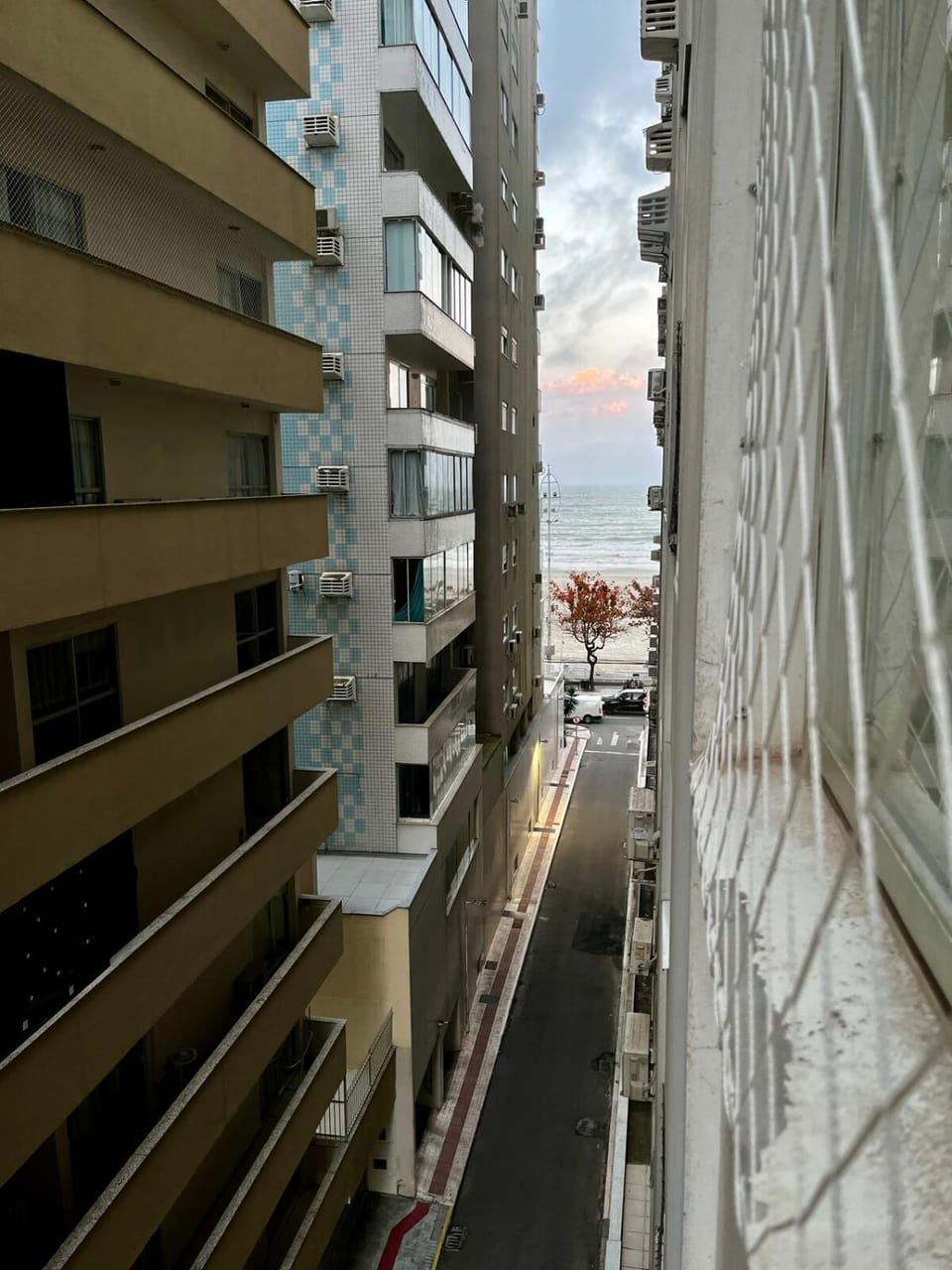 Property building, Neighbourhood, City view, Sea view, Street view, Location