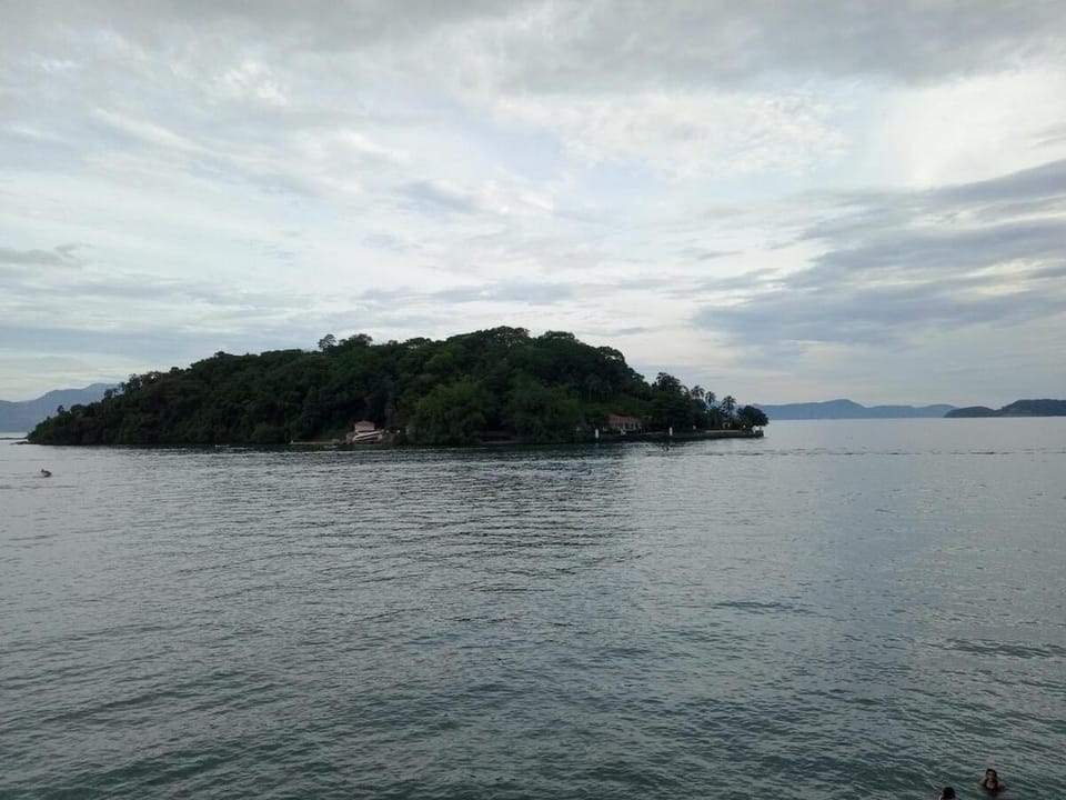 otima casa em Angra dos reis ,casa muito bem localizada a 10 minutos do centro da cidade e de prais e cachoeiras ,custo beneficio Apartment in Angra dos Reis