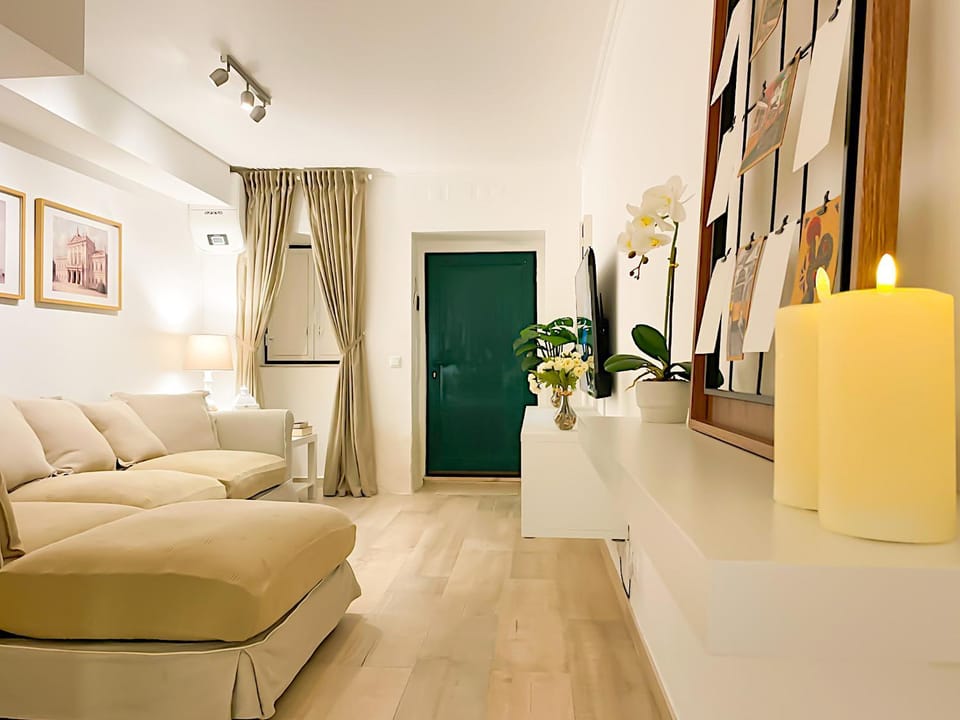 Entire 2 Bedroom Family Friendly House in Belem Lisbon 3 to 5 Guests House in Lisbon