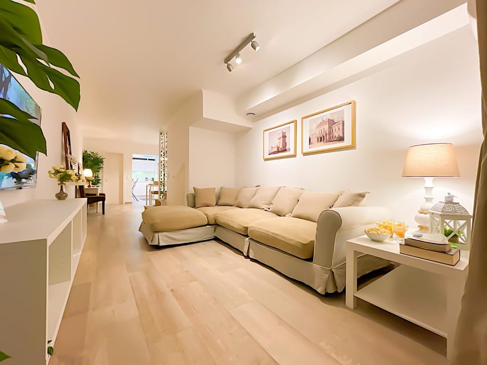Entire 2 Bedroom Family Friendly House in Belem Lisbon 3 to 5 Guests House in Lisbon