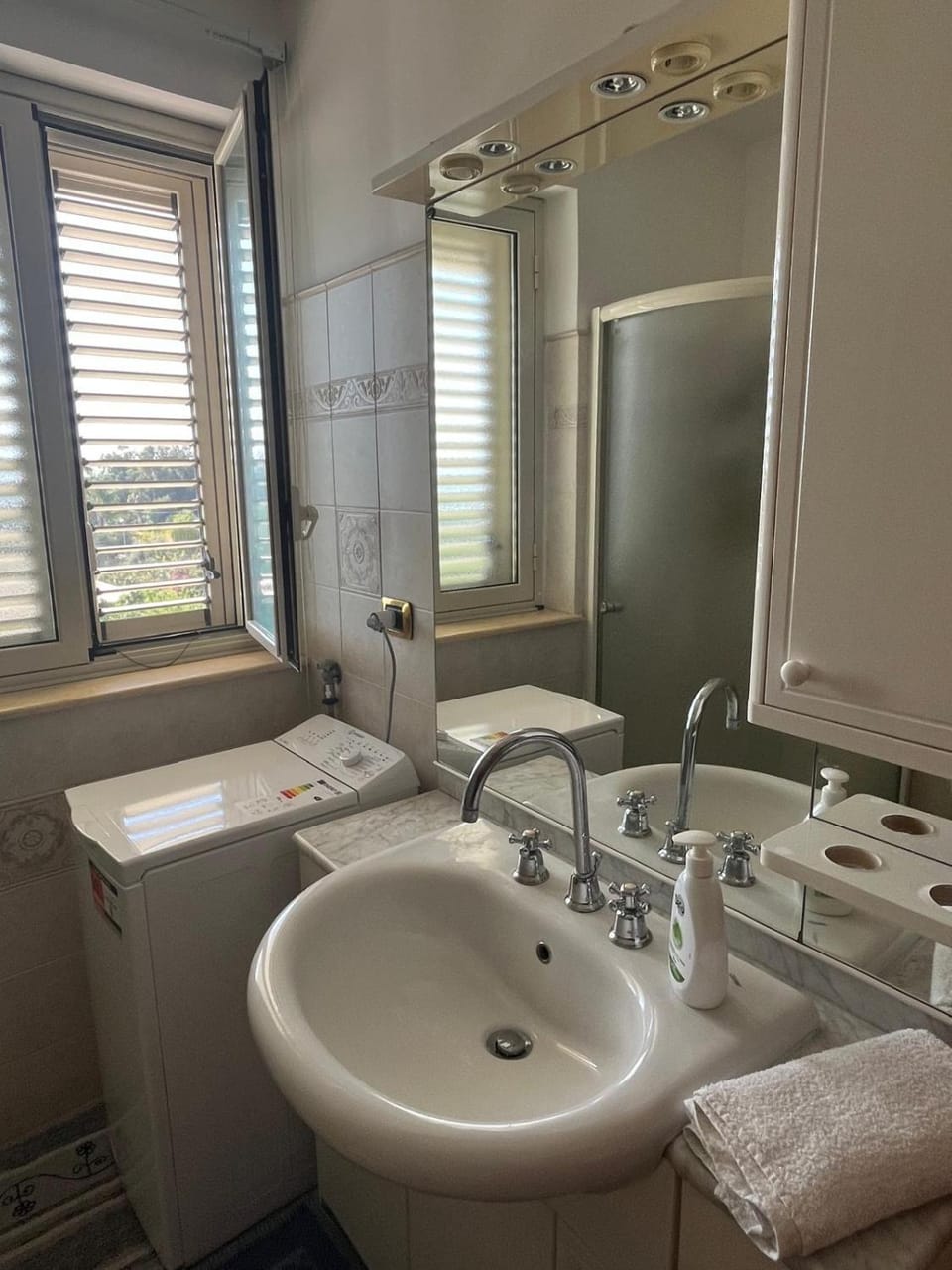 Bathroom, towels