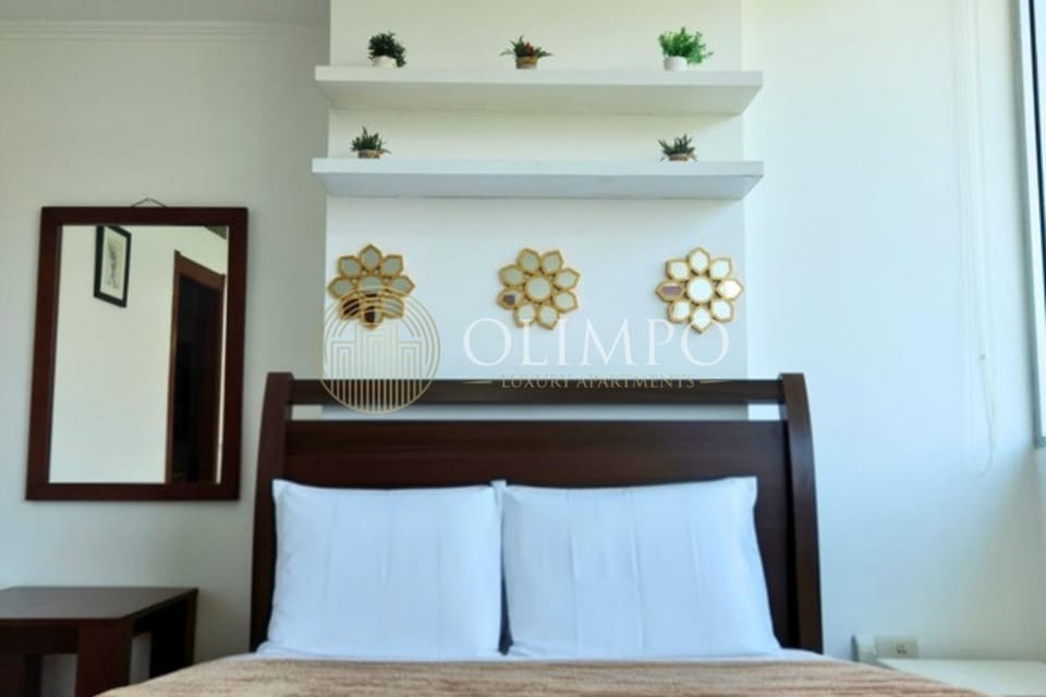 Bed, Photo of the whole room, Decorative detail, Bedroom