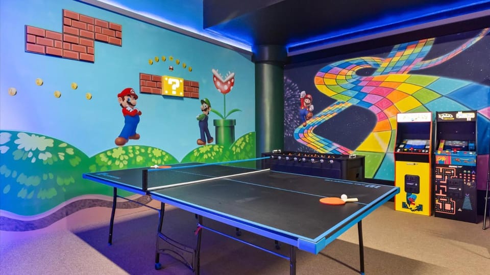 Lakeside Villa with Pool, Cinema & Games Room House in Kissimmee