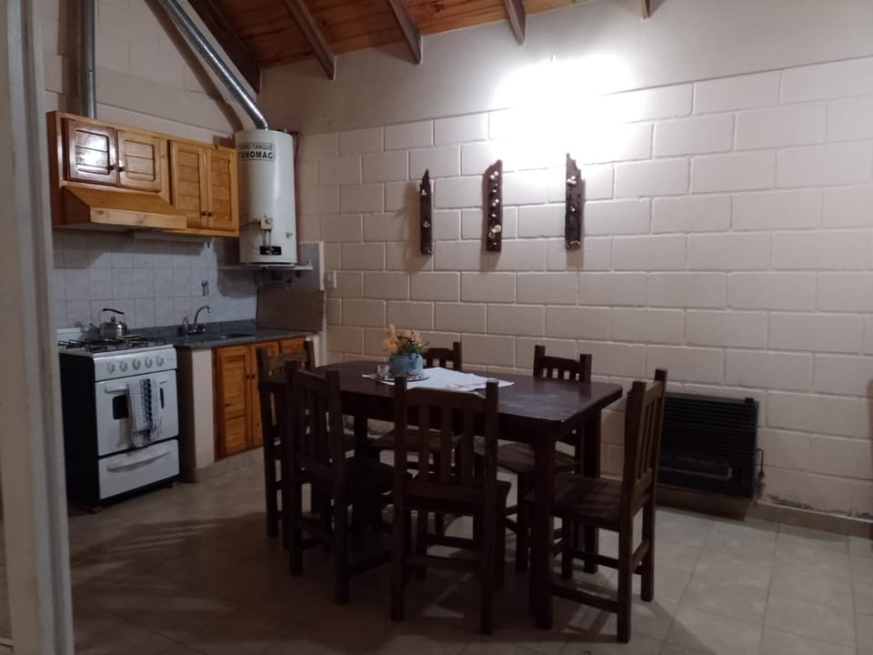 Kitchen or kitchenette, Dining area, oven