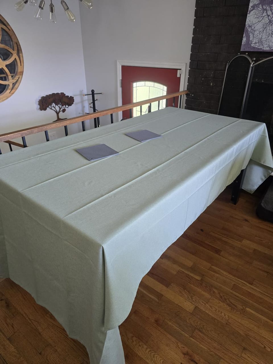 Photo of the whole room, Dining area