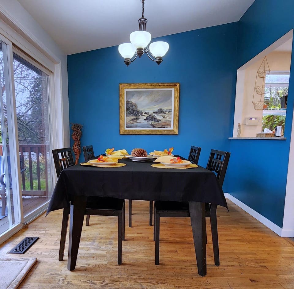 Seating area, Dining area