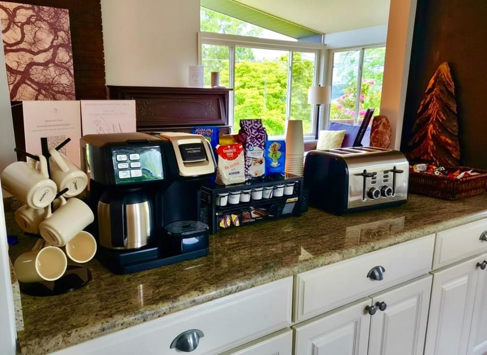 Coffee/tea facilities, View (from property/room), toaster