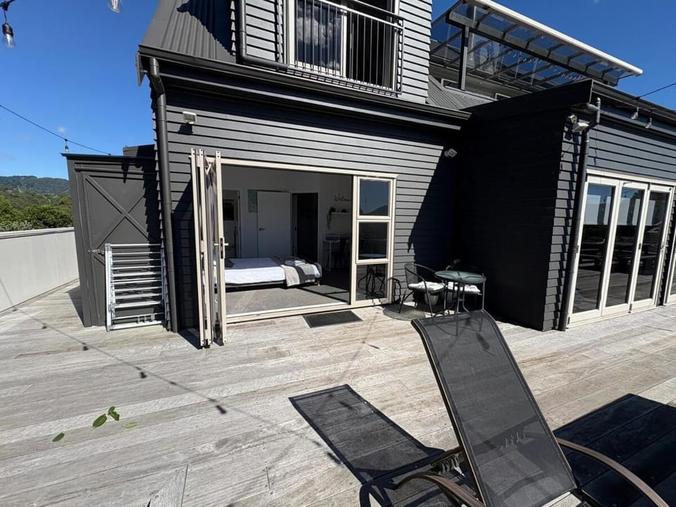 Stylish Lake Ōkāreka Retreat Views, Spa in Rotorua Bed and Breakfast in Rotorua