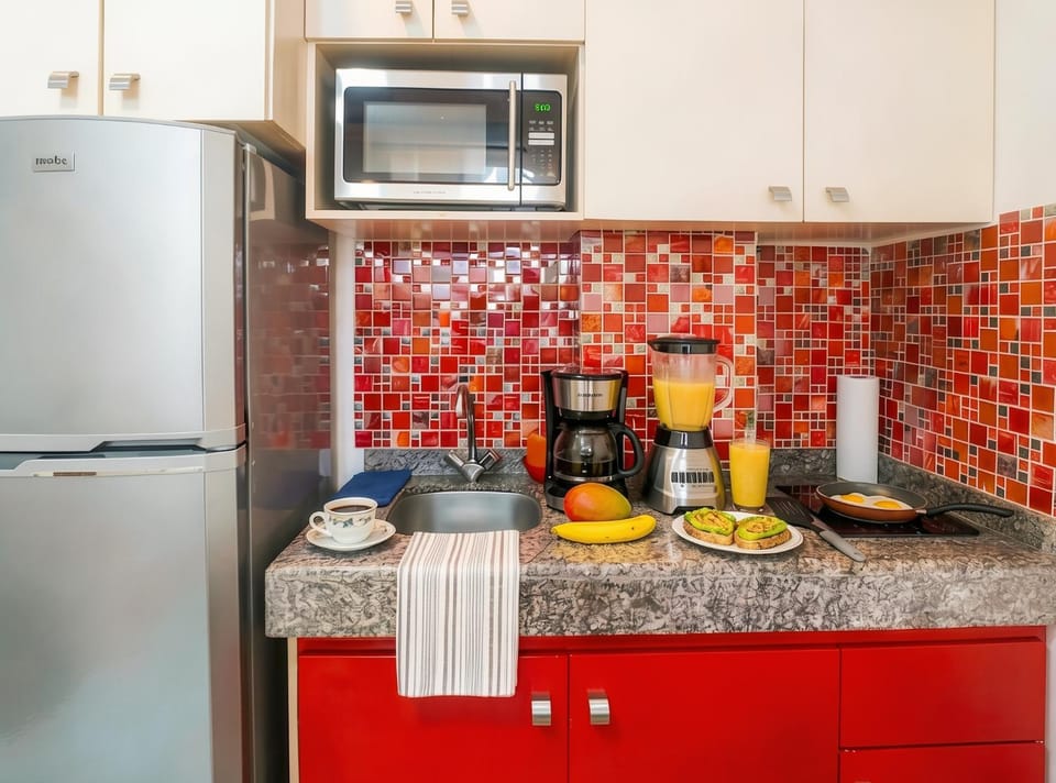 Coffee/tea facilities, Kitchen or kitchenette, Food and drinks, Food, minibar, stove