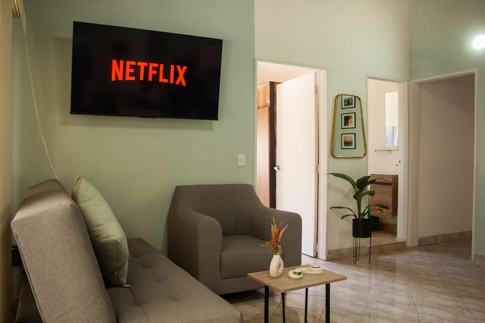 Communal lounge/ TV room, TV and multimedia, Living room, Seating area, Evening entertainment
