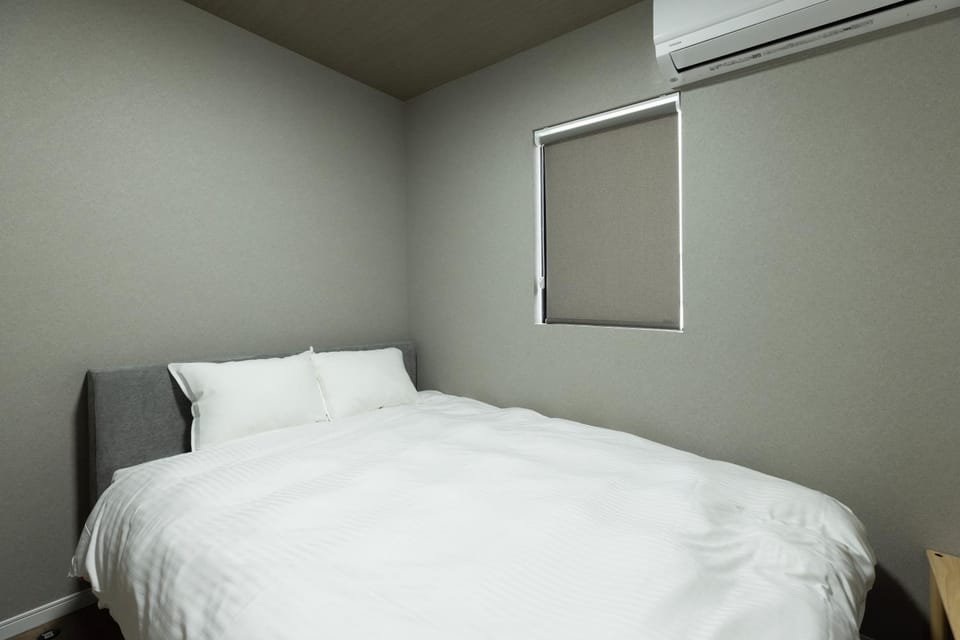 Bed, Photo of the whole room, Bedroom, air conditioner