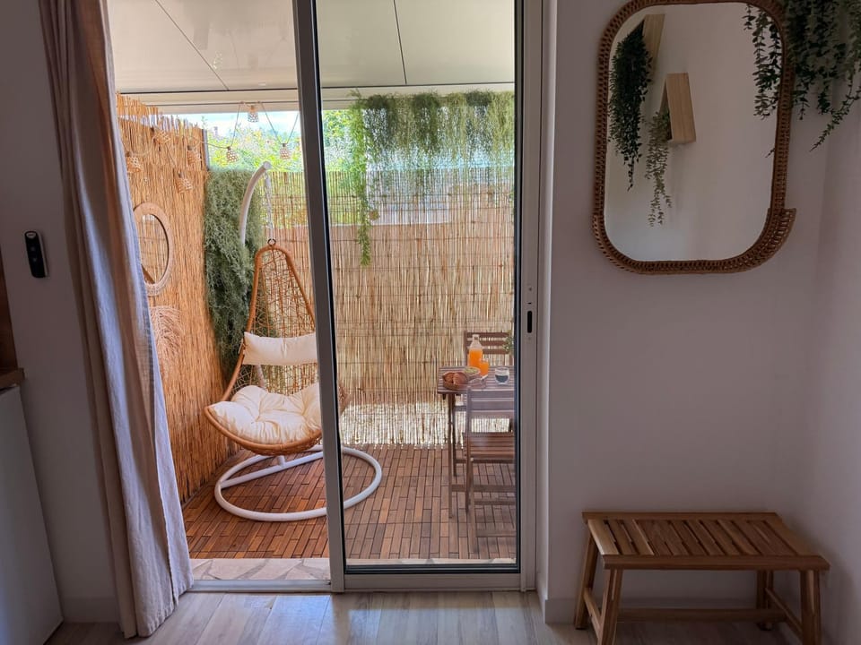 Chambre simple avec terrasse privée - Proche tram et centre - Cuisine et Salle de bain en partage Bed and Breakfast in Montpellier