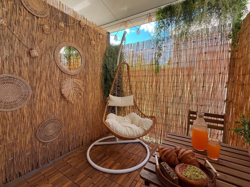 Chambre simple avec terrasse privée - Proche tram et centre - Cuisine et Salle de bain en partage Bed and Breakfast in Montpellier