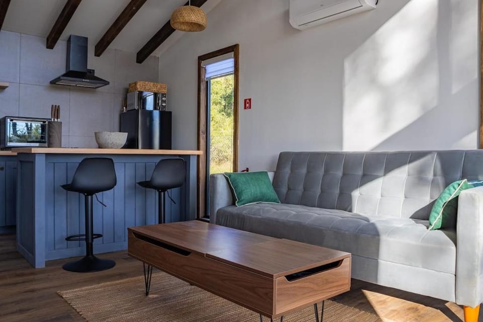 Kitchen or kitchenette, air conditioner