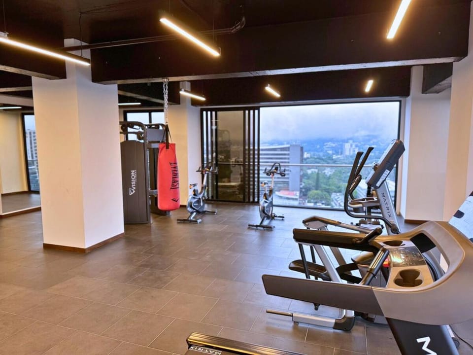 Luxury One-Bedroom City Views, Pool & AC Apartment in Guatemala City