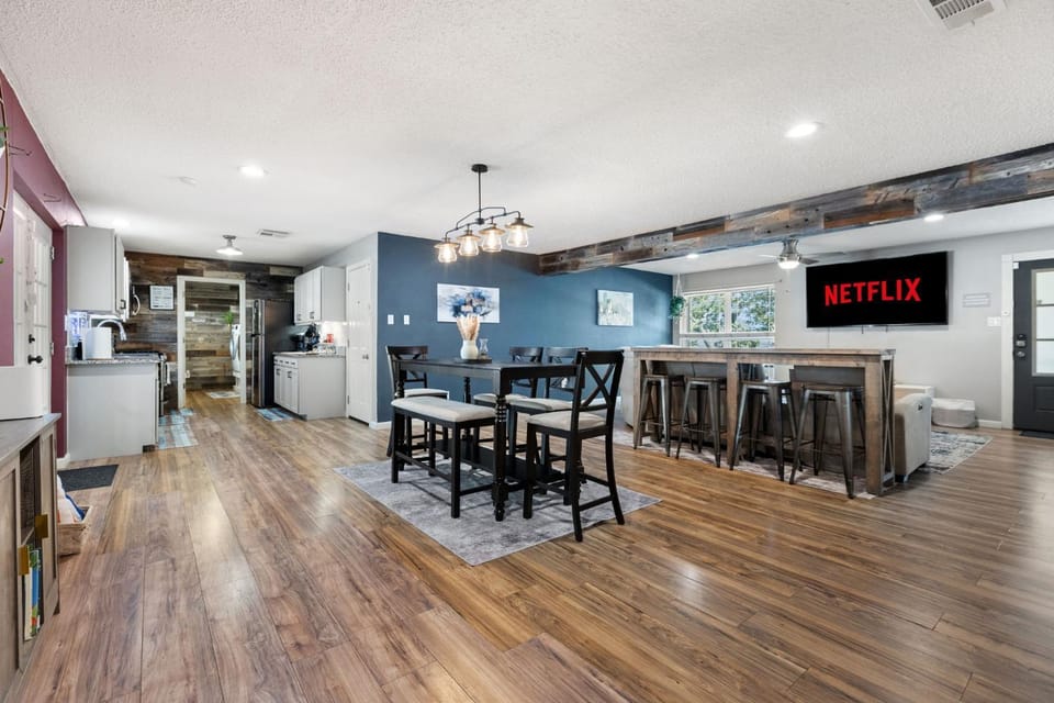 DFW Mid-Cities Oasis with Pool, Hot Tub and Fire Pit House in Hurst