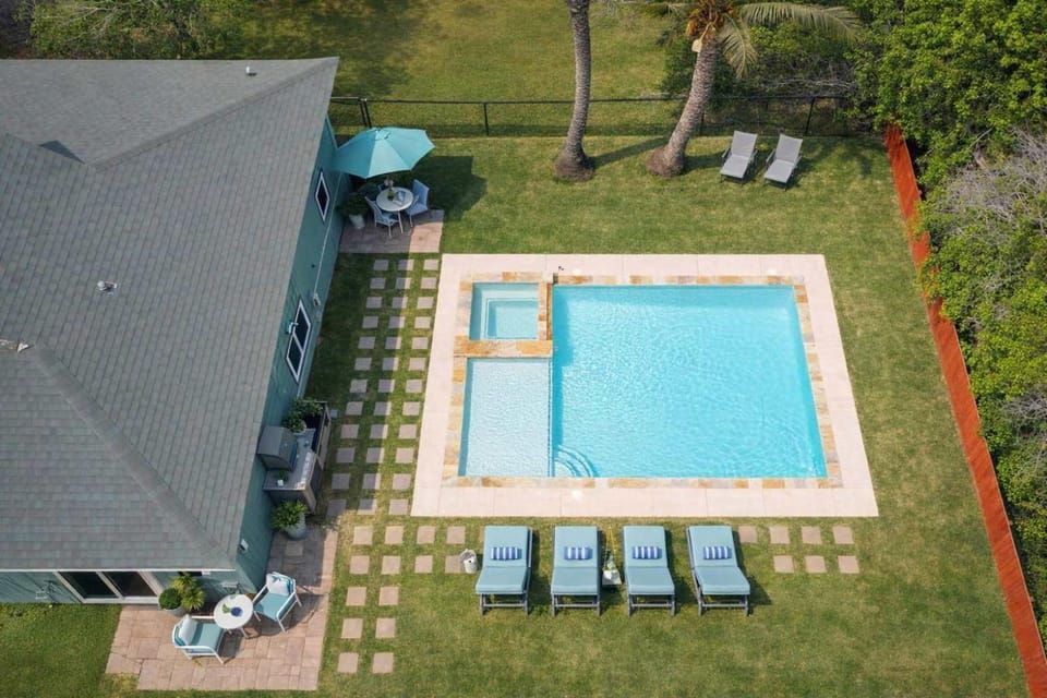Large Home Near Bay to Fish New Pool home House in South Padre Island