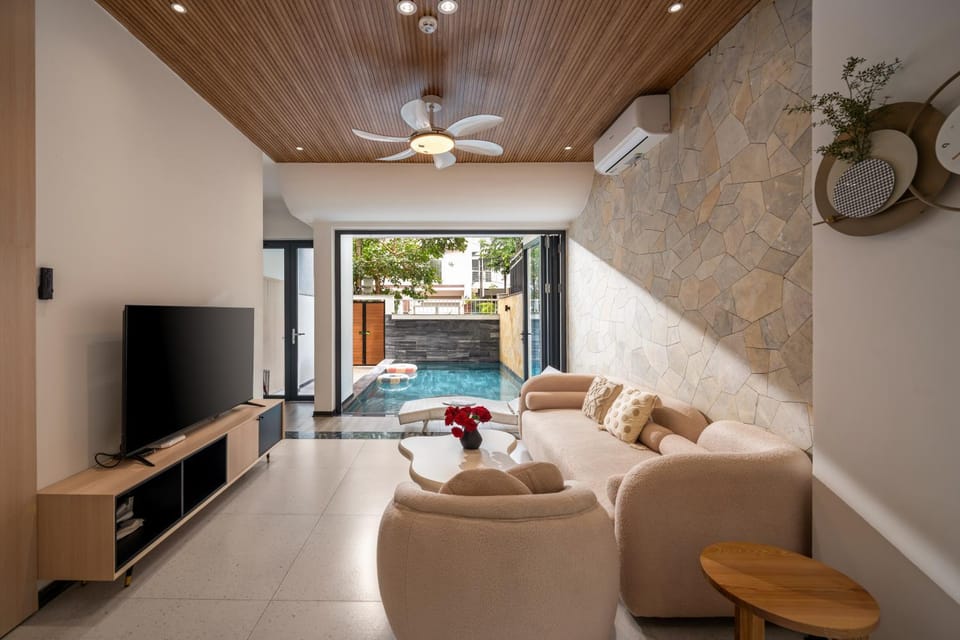 Communal lounge/ TV room, Communal lounge/ TV room, TV and multimedia, Living room, Seating area, Evening entertainment, Swimming pool