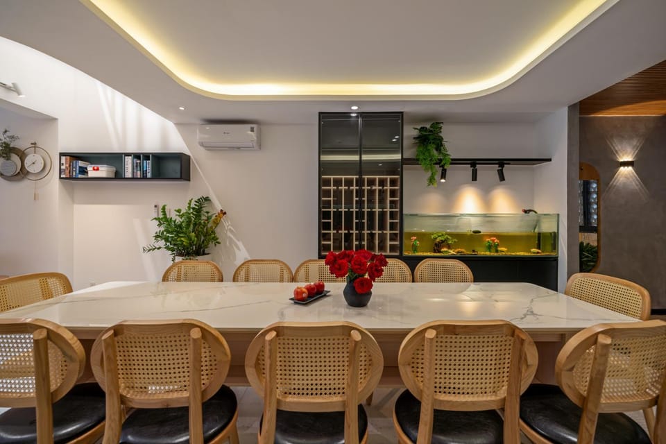Living room, Seating area, Dining area, air conditioner
