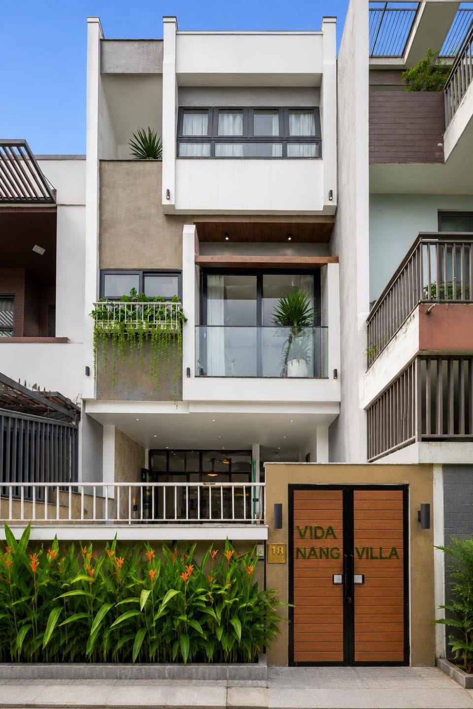 Property building, Day, View (from property/room), Balcony/Terrace