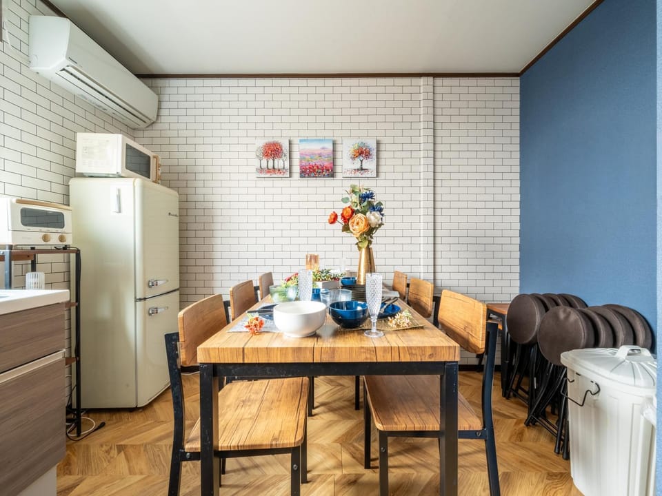Kitchen or kitchenette, Living room, Seating area, Dining area, minibar, oven, toaster