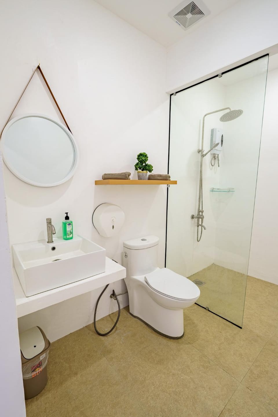 Shower, Toilet, Bathroom, bidet, towels