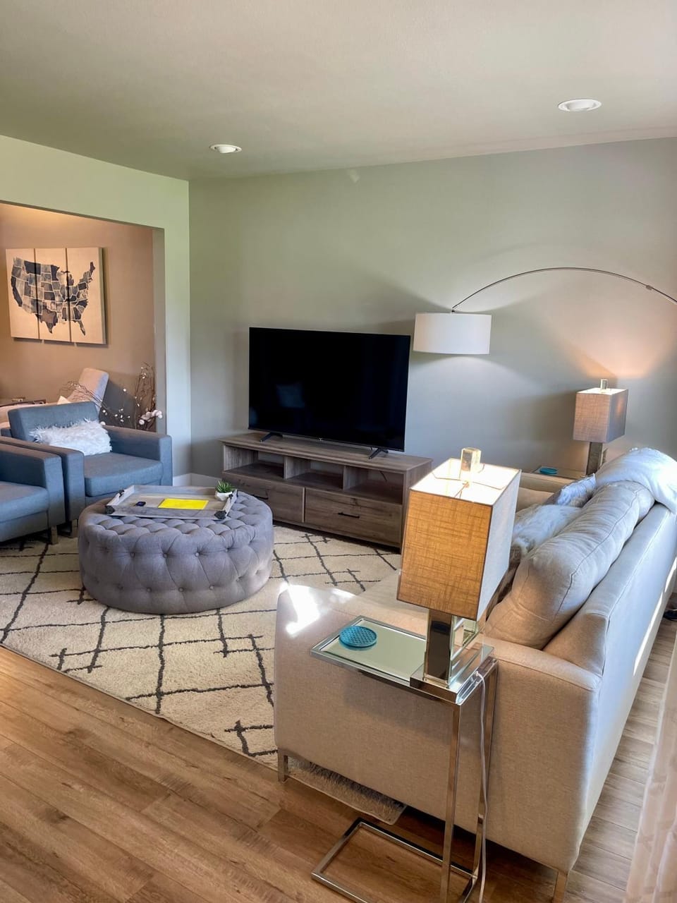 Communal lounge/ TV room, TV and multimedia, Living room, Seating area, Evening entertainment