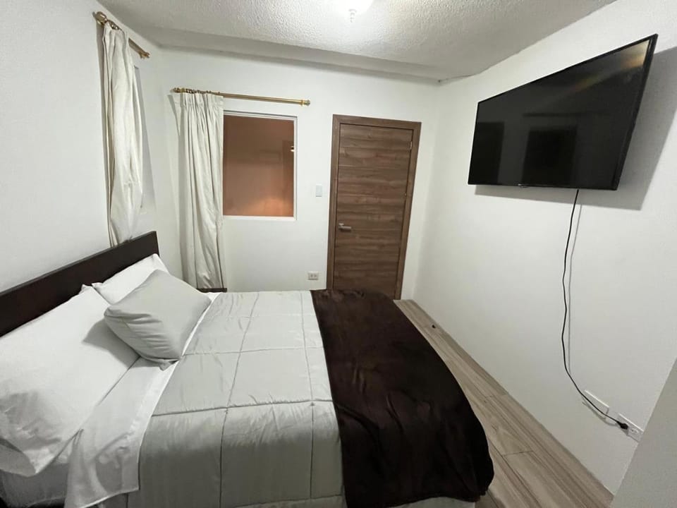 Bed, TV and multimedia, Bedroom, wardrobe