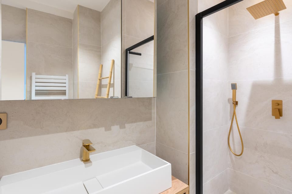 Newly renovated cosy apartment for 4 in Bastille Apartment in Paris